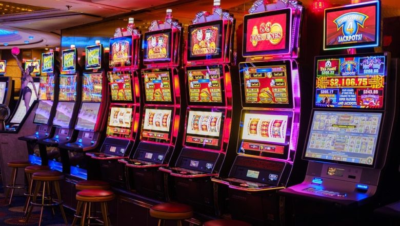 Common features on slot machine
